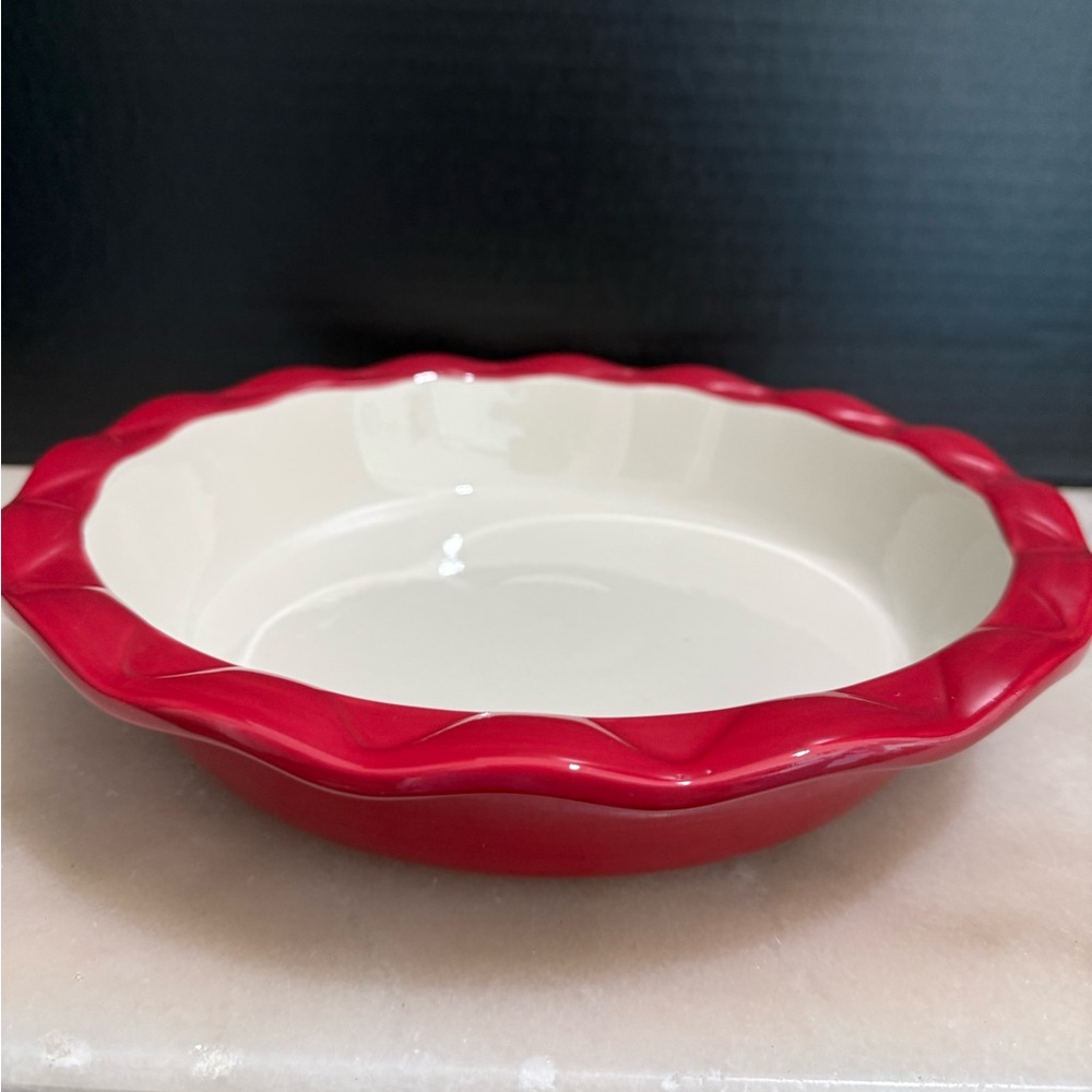 Red White Pie Plate 10-3/4" x2" Stoneware Crofton Scalloped Edges